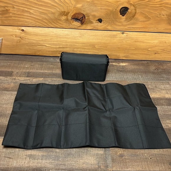 Tote Savvy Crossbody change kit hybrid design easily access‎ a diaper wet wipe - Picture 3 of 8